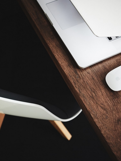 luca-bravo-ujhKqutt3f0-unsplash-min